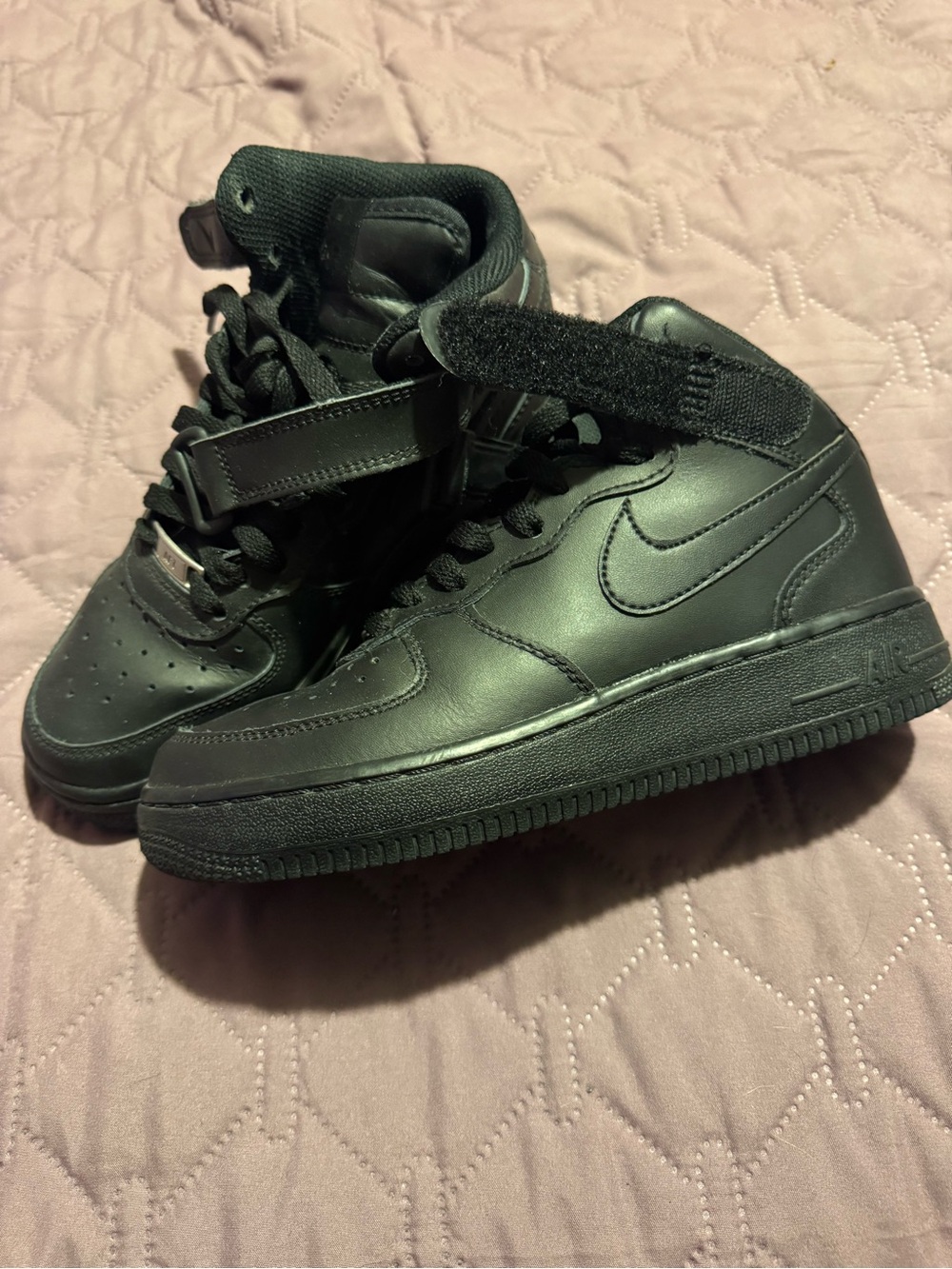 Womens 6 Black Air Force 1s